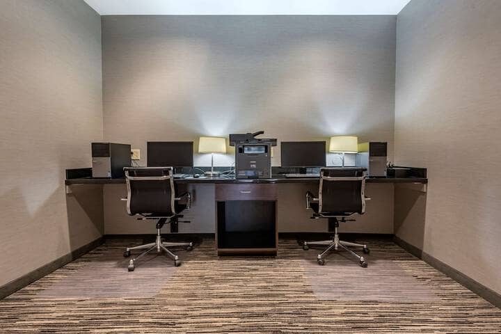 Business Center 45 of 47